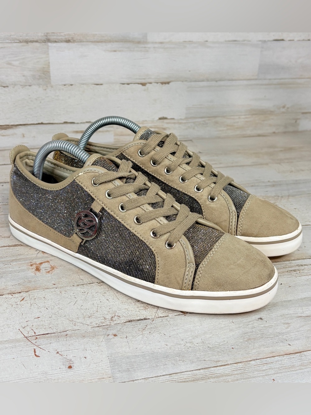 Guess Iridescent Gold Silver Sneakers Shoes Women’s Size 9.5 Green Canvas

.